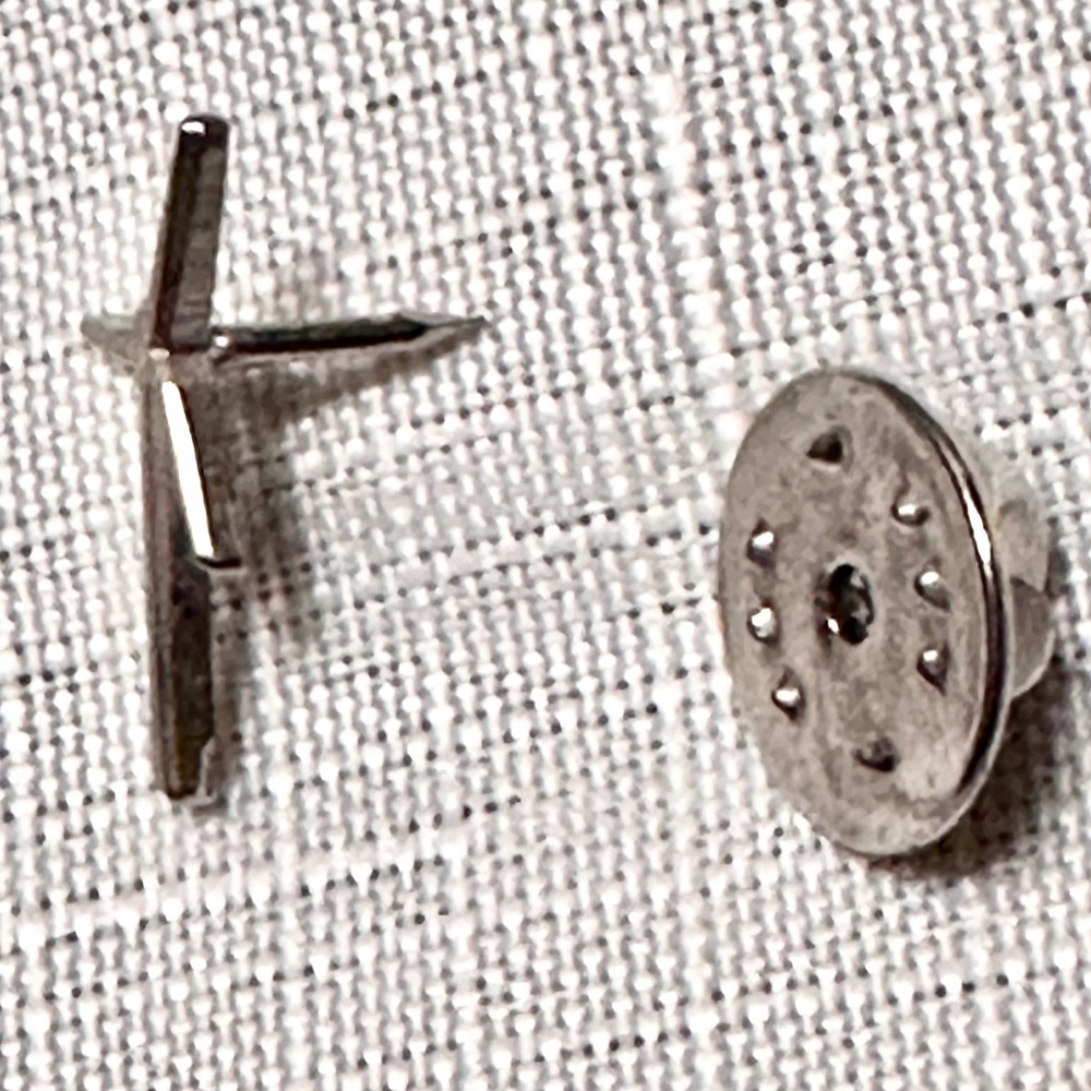 Windmill Lapel Pin - Picture 3 of 4